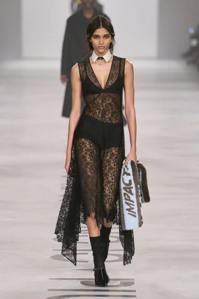 Look 25